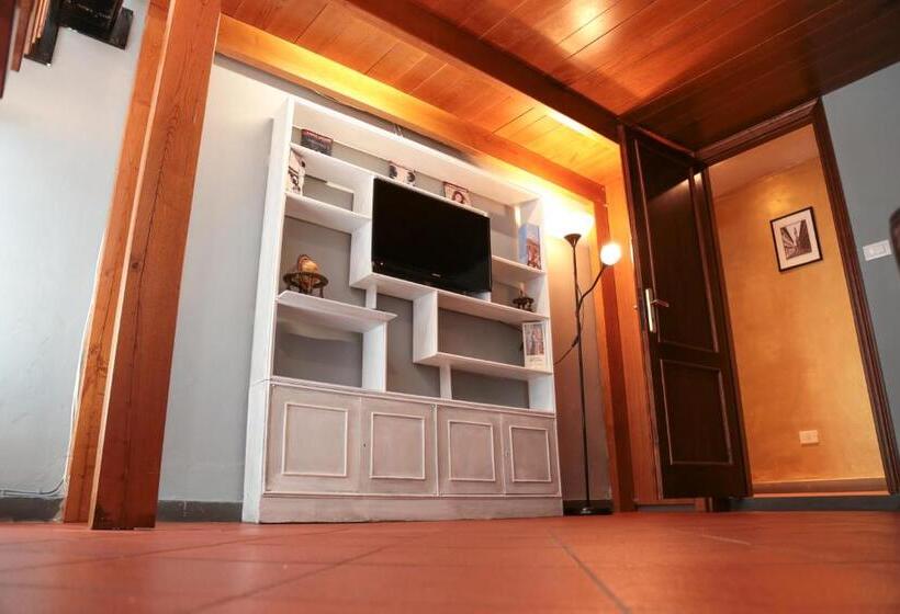 سوئیت جونیور خانوادگی, Home Boutique Santa Maria Novella