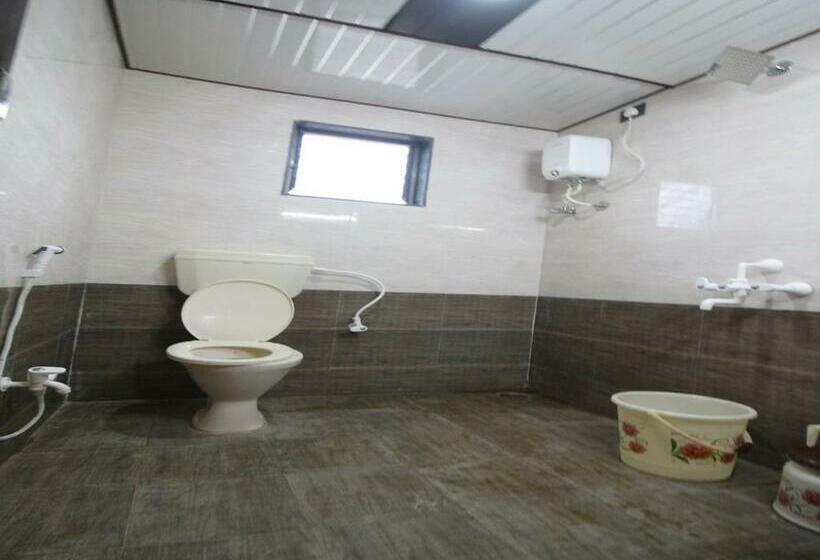 غرفة ديلوكس, Ekant Junnar