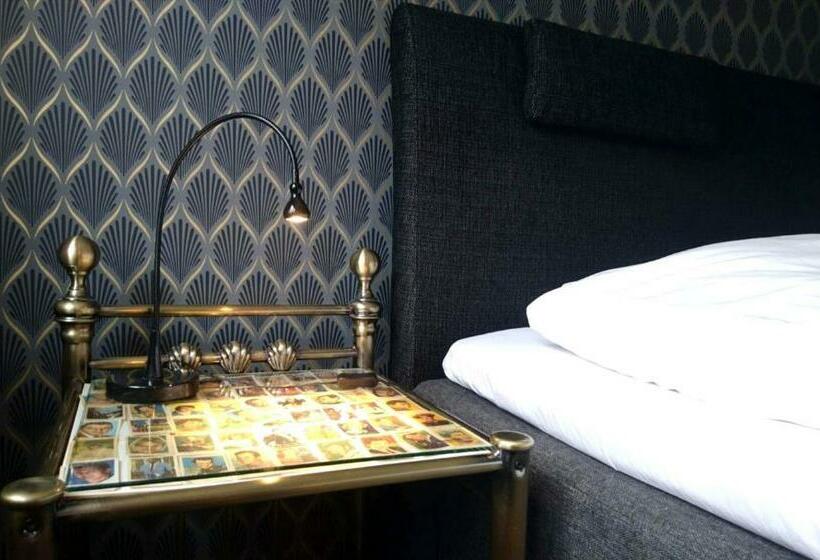 Номер Стандарт Вид на Сад, Skogstorp Hvilohem