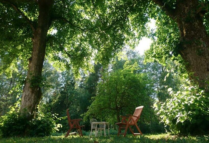 Номер Стандарт Вид на Сад, Skogstorp Hvilohem