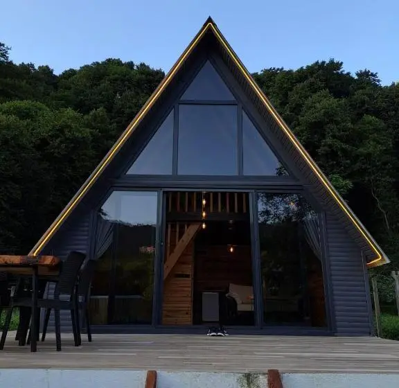デラックスバンガロー, Tuna Bungalow