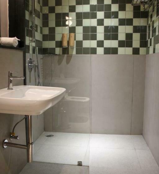 חדר דלוקס עם מרפסת, Kshemavana The Wellness Retreat