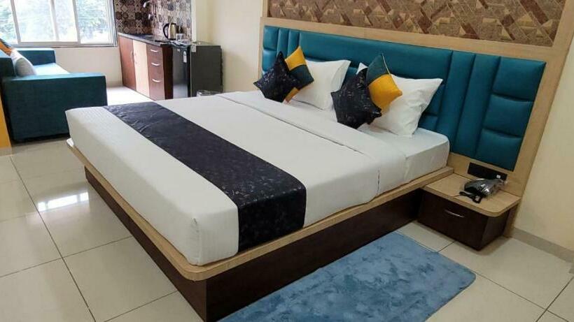 Номер Deluxe, Sarika International