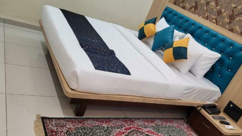 Номер Deluxe, Sarika International