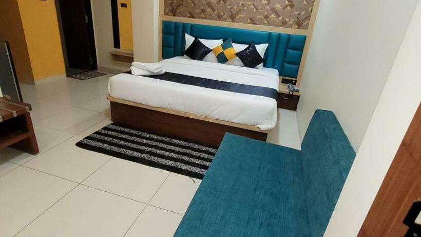 Номер Deluxe, Sarika International