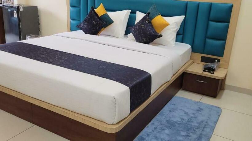 Номер Deluxe, Sarika International