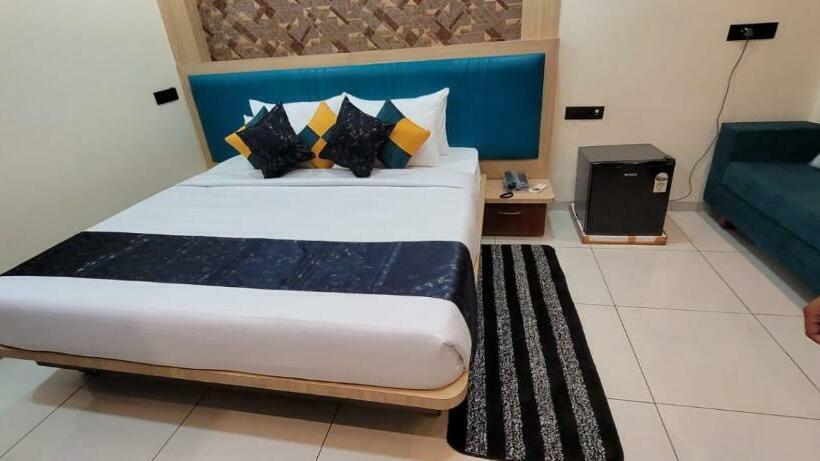 Номер Deluxe, Sarika International