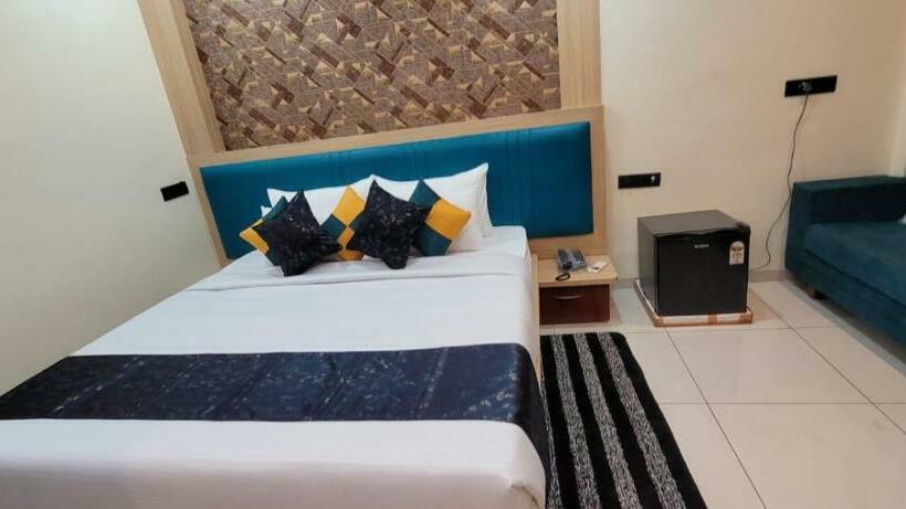 اتاق لوکس, Sarika International
