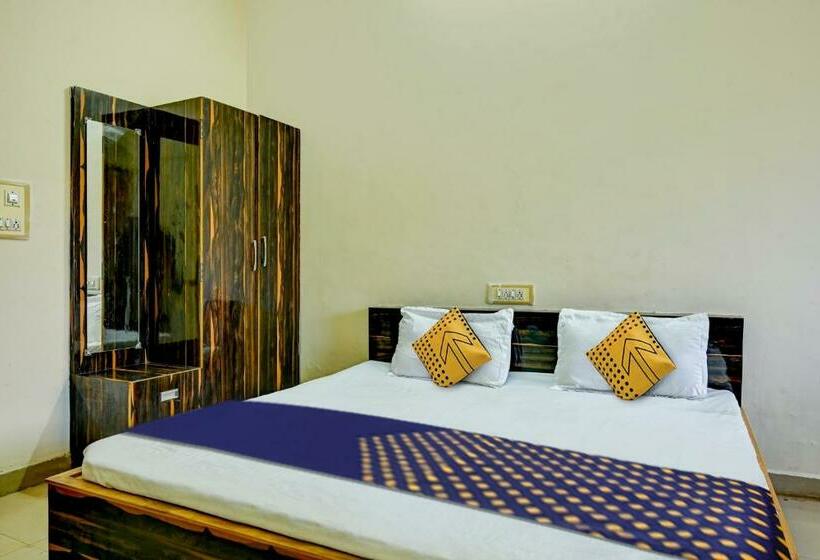 三人经典房间, Spot On Harsha Varsha Deluxe Lodge