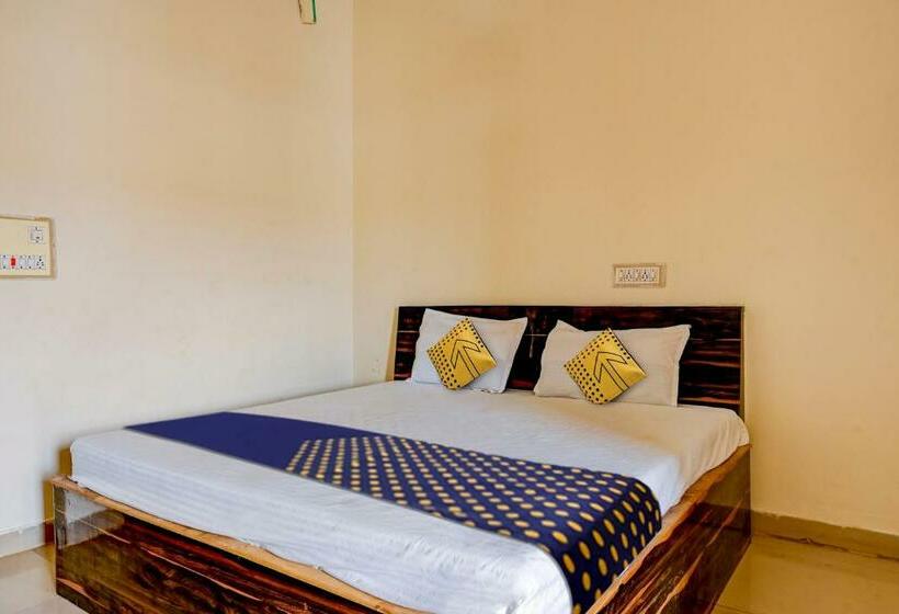 חדר קלאסי לשלושה, Spot On Harsha Varsha Deluxe Lodge