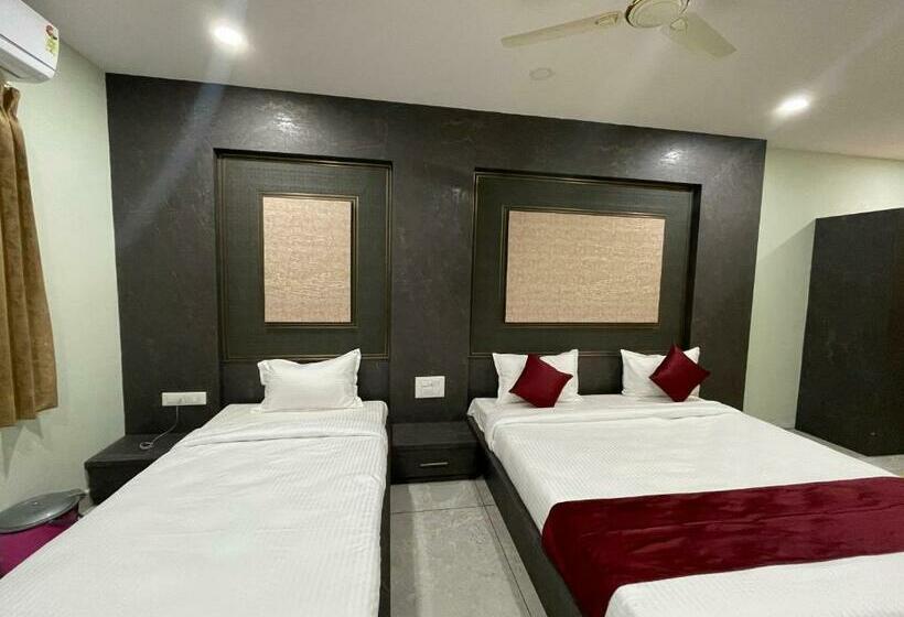 غرفة ديلوكس ثلاثية, Staymaker Yashaswini Residency