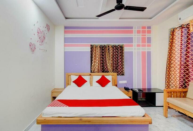 트리플 클래식 룸, Oyo Flagship Hotel Holiday Prime