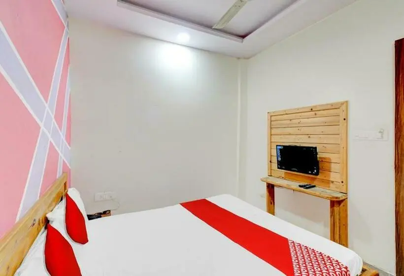トリプルクラシックルーム, Oyo Flagship Hotel Holiday Prime
