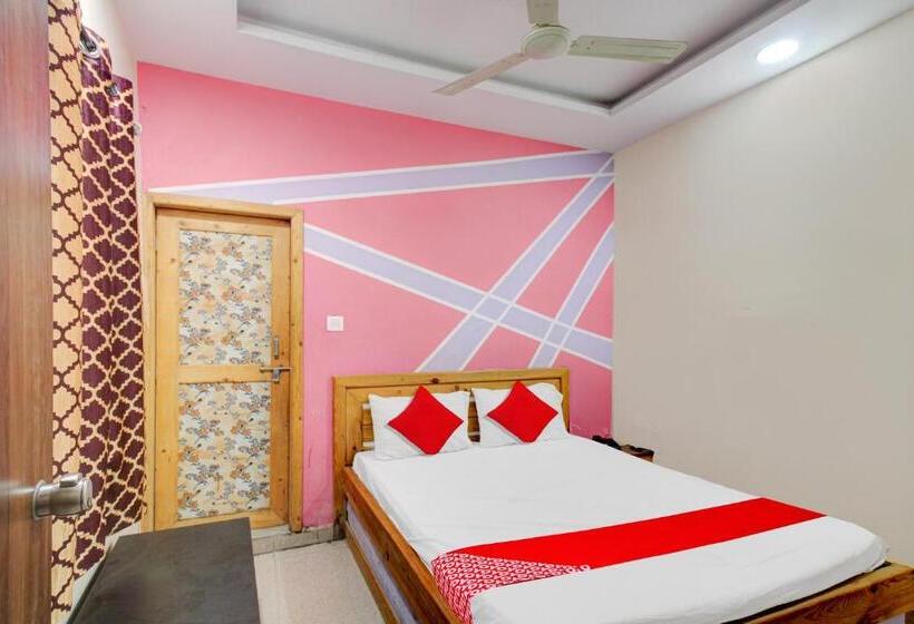 트리플 클래식 룸, Oyo Flagship Hotel Holiday Prime