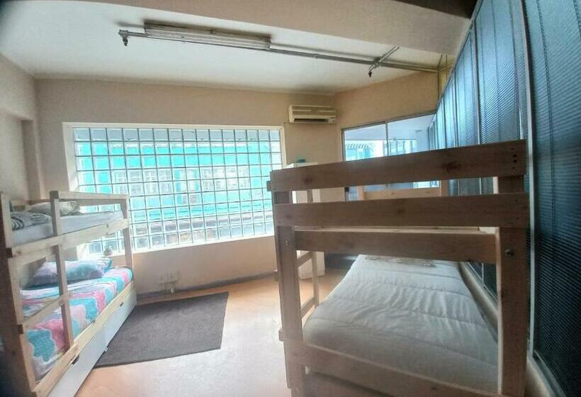 מיטה בחדר משותף, Home Away On Plein