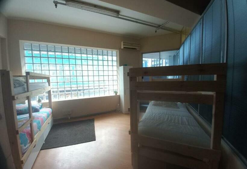 מיטה בחדר משותף, Home Away On Plein