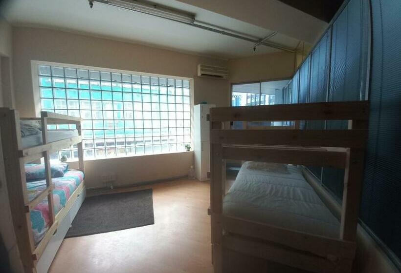 מיטה בחדר משותף, Home Away On Plein