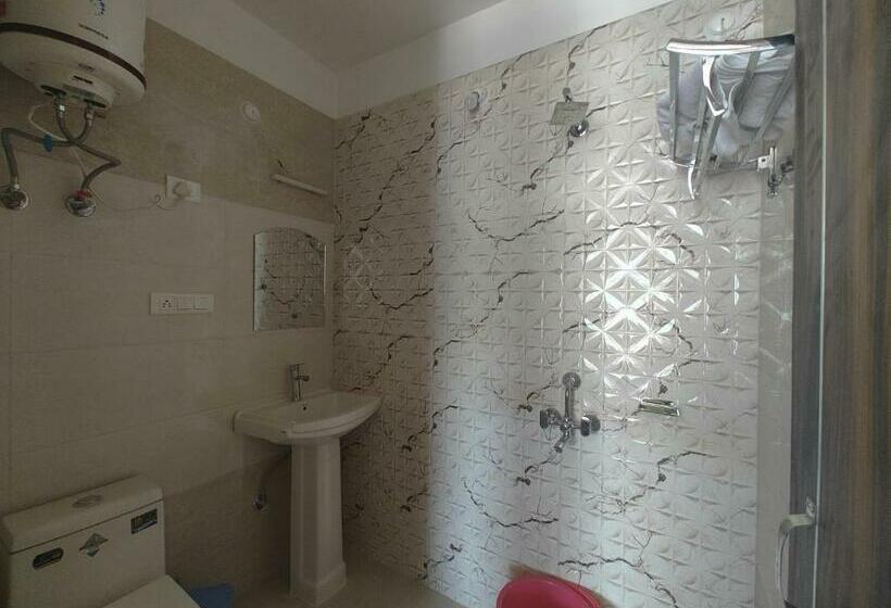 标准间, Blossom Inn