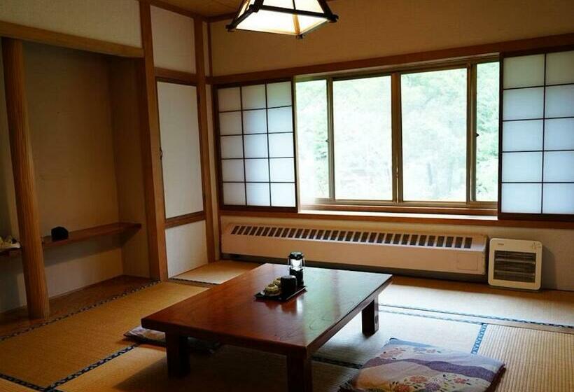 غرفة قياسية مطلة على الجبل, Yamano Hidaya