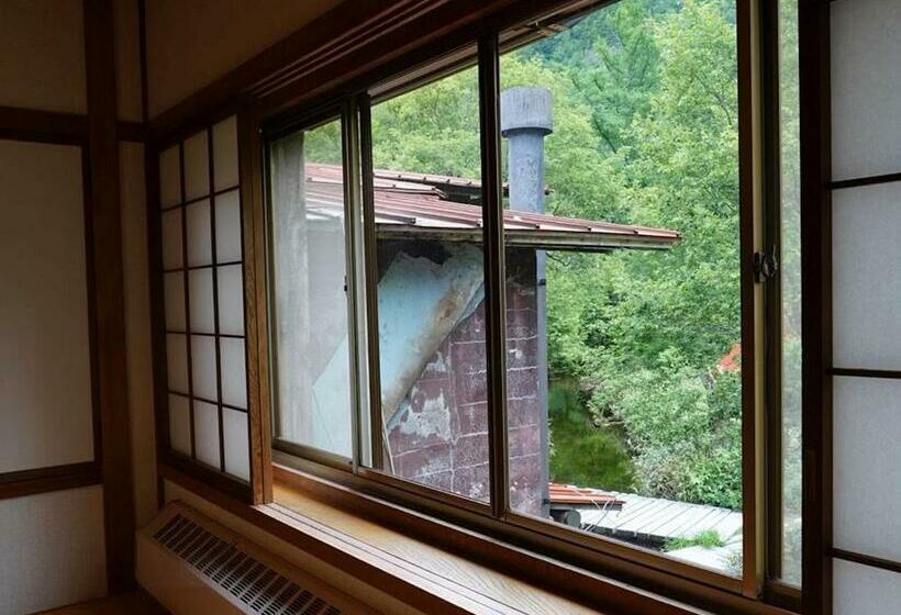 غرفة قياسية مطلة على الجبل, Yamano Hidaya