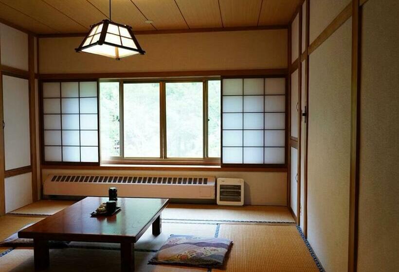 غرفة قياسية مطلة على الجبل, Yamano Hidaya