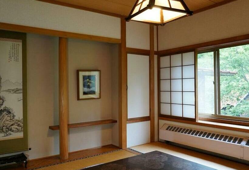 غرفة قياسية مطلة على الجبل, Yamano Hidaya