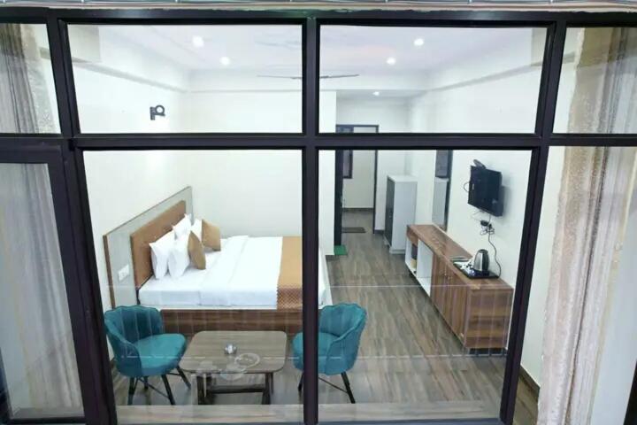 标准单人间, Himalayan Hits Kasauli