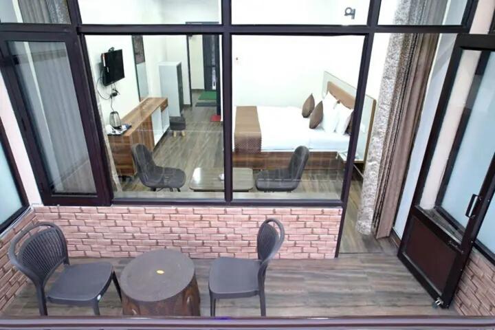 标准单人间, Himalayan Hits Kasauli