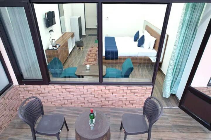 标准单人间, Himalayan Hits Kasauli