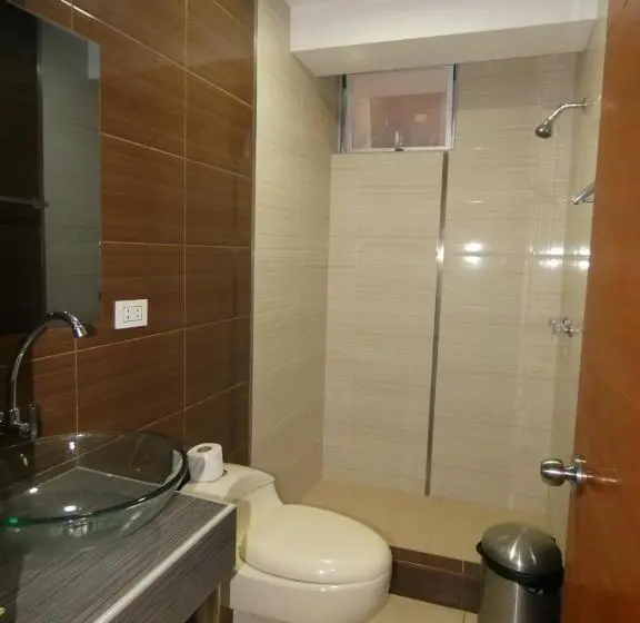 اتاق استاندارد سه نفره, Hostal Tau Tacna