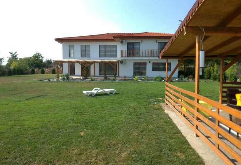 اتاق استاندارد با تخت بزرگ, Pensiunea Paradiso Sarinasuf