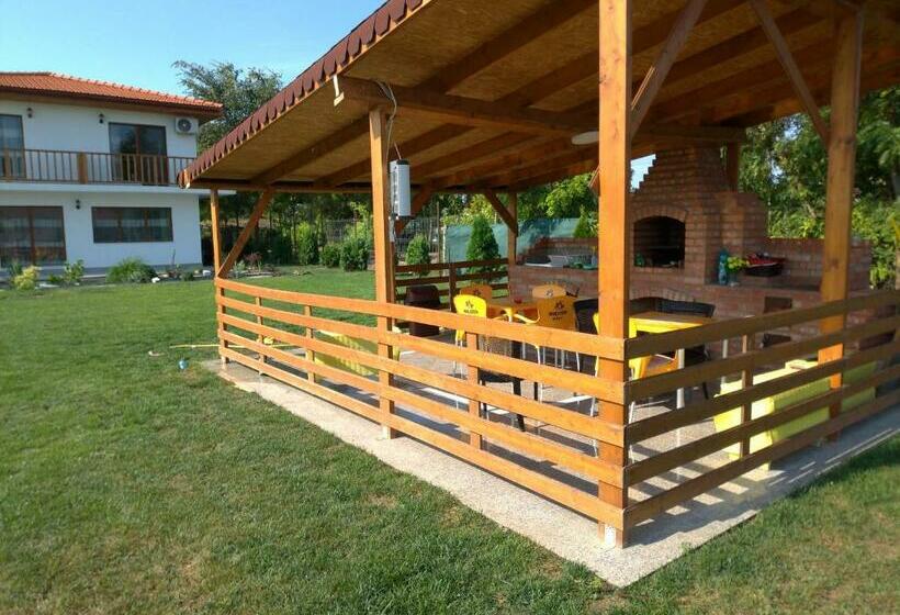 اتاق استاندارد با تخت بزرگ, Pensiunea Paradiso Sarinasuf