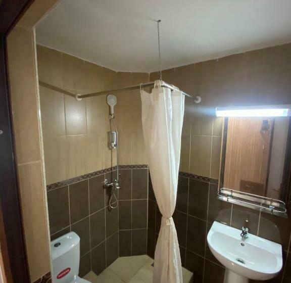 اتاق استاندارد با تخت بزرگ, Pensiunea Paradiso Sarinasuf