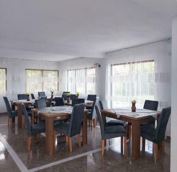 اتاق استاندارد با تخت بزرگ, Pensiunea Paradiso Sarinasuf