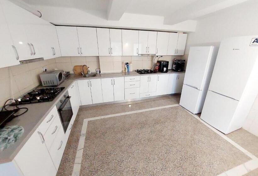 اتاق استاندارد سه تخته با چشم‌انداز باغ, Pensiunea Paradiso Sarinasuf