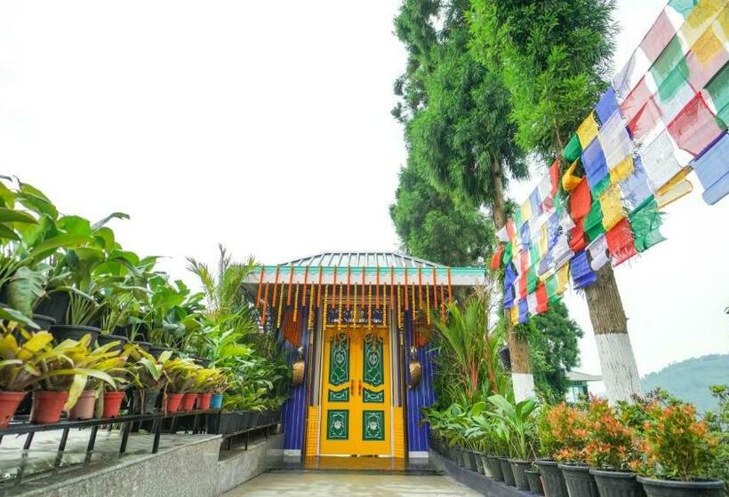 スイート, Mayfair Manor Jungpana