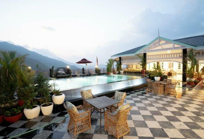 スイート, Mayfair Manor Jungpana