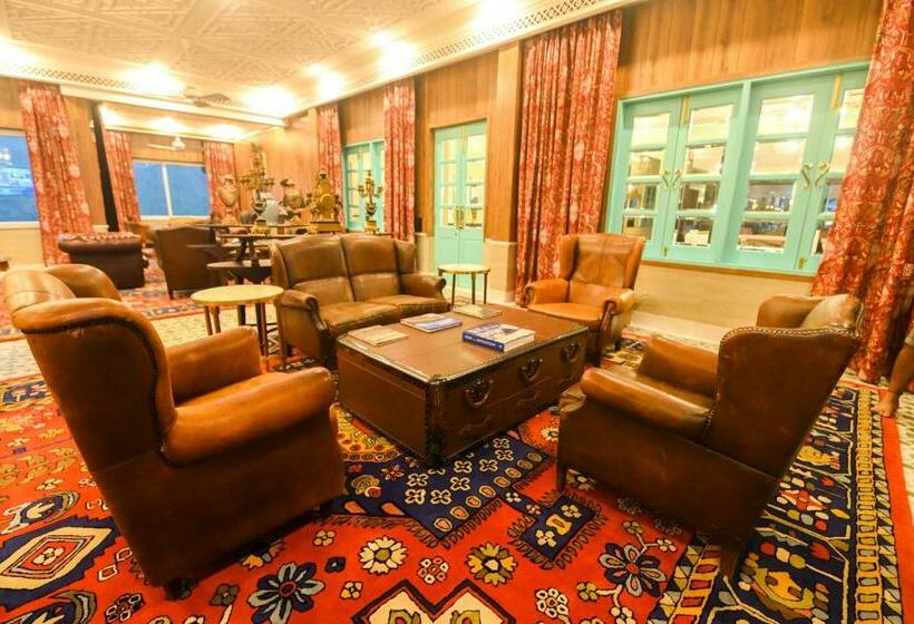 スイート, Mayfair Manor Jungpana