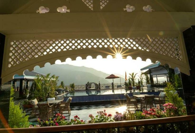 스위트, Mayfair Manor Jungpana