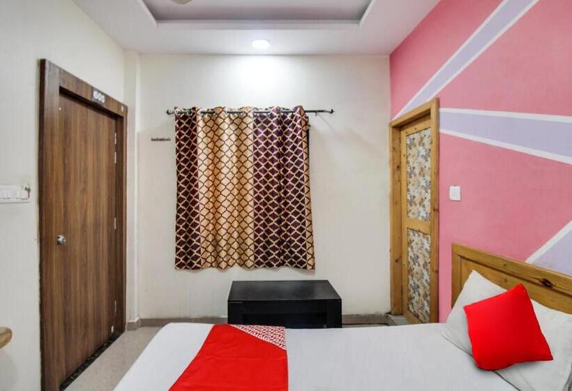 חדר קלאסי לשלושה, Oyo Flagship Hotel Unique Inn