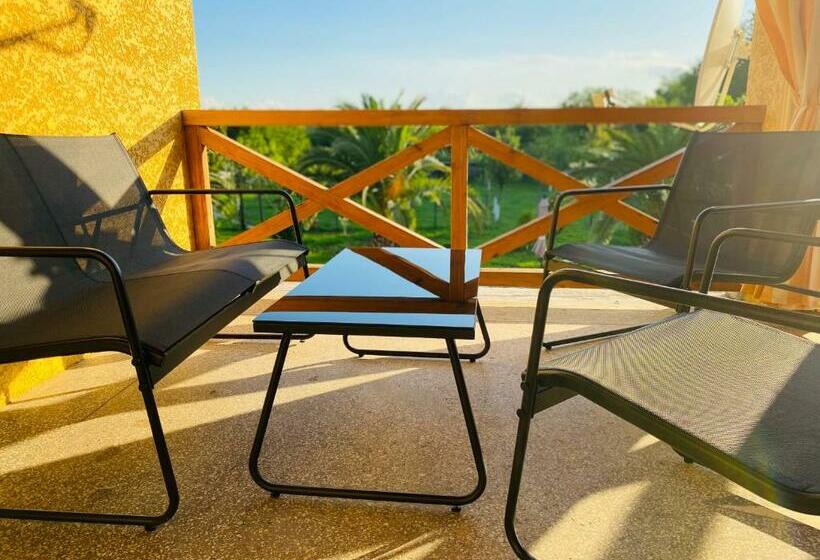 اتاق استاندارد چهارنفره با بالکن, Eco Village Tskaltubo