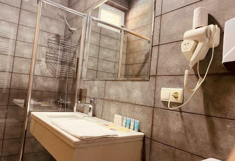 اتاق استاندارد چهارنفره با بالکن, Eco Village Tskaltubo