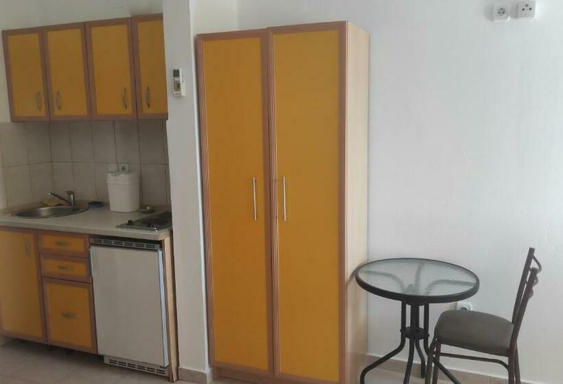 اتاق لوکس, Maki Apartmani