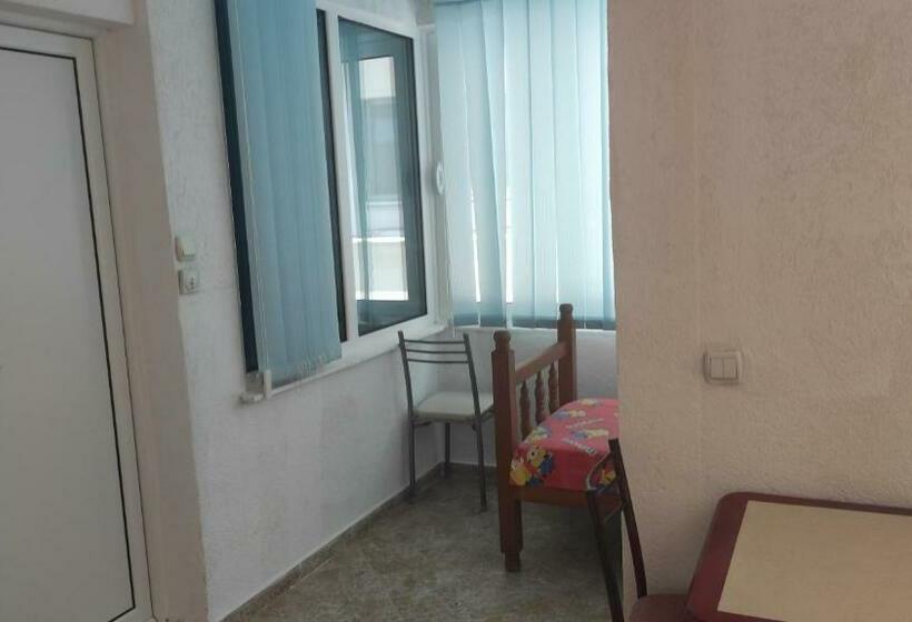 اتاق سوپریور سه تخته, Maki Apartmani