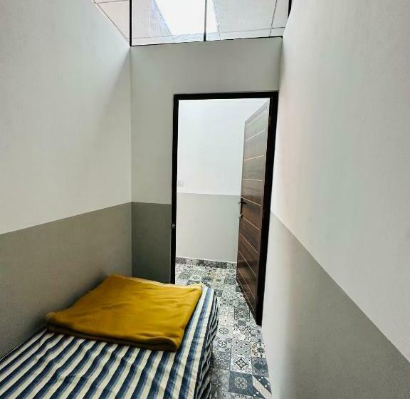 سرير فى غرفة مشتركه, Tcs Rooms Ezhilode Payyanur