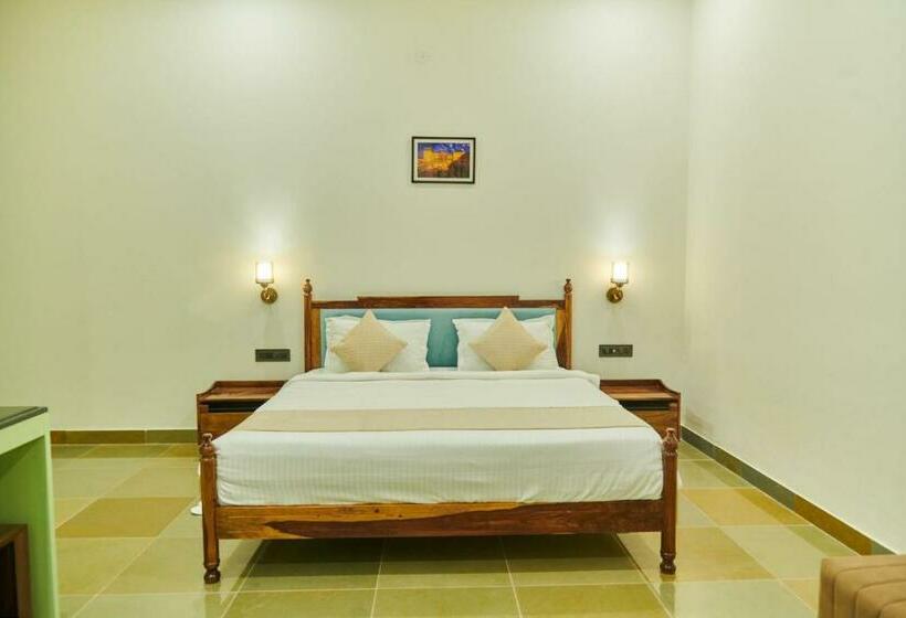 جناح, Free Birds Bungalow