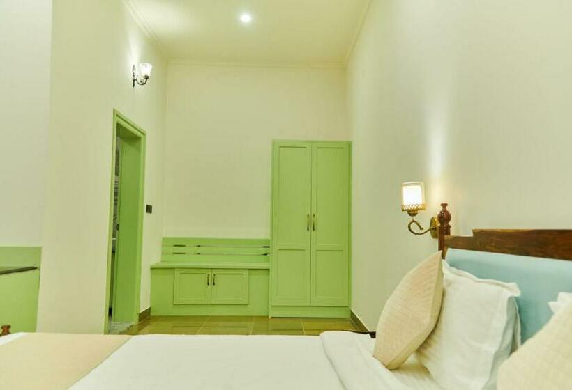 جناح, Free Birds Bungalow