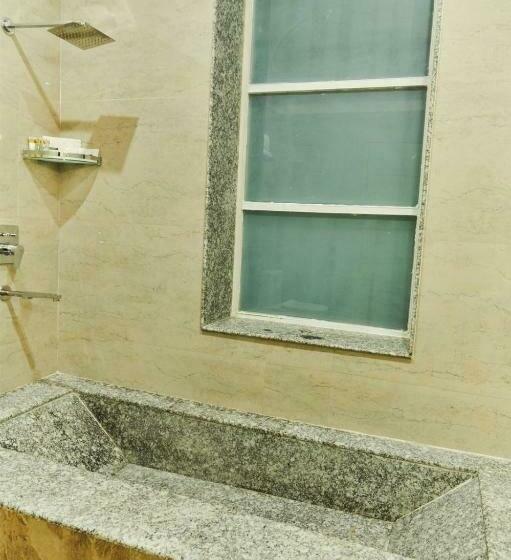 جناح, Free Birds Bungalow