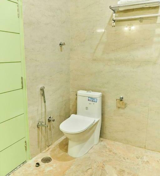 جناح, Free Birds Bungalow