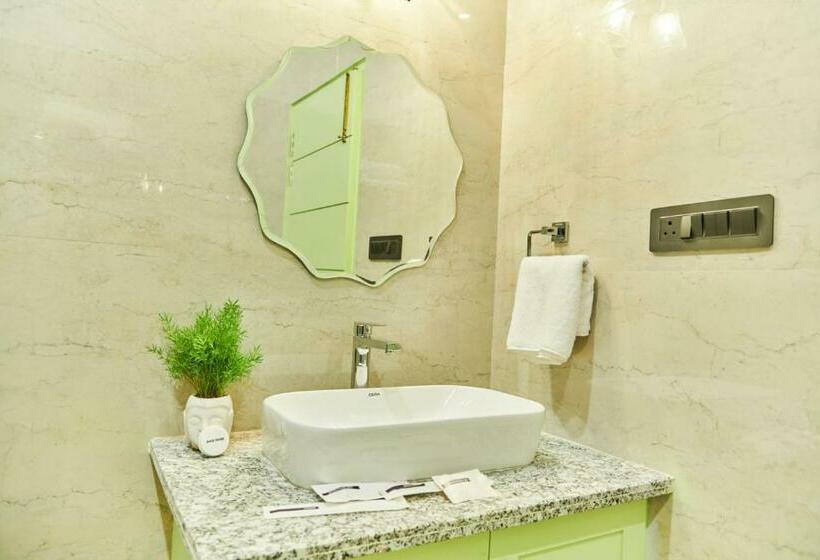 جناح, Free Birds Bungalow